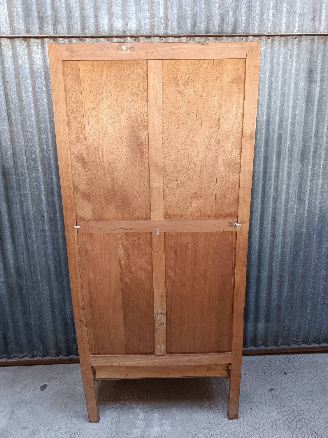 Vintage Parisian wardrobe - bonnetière