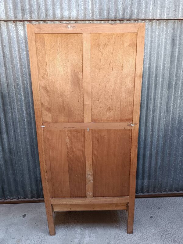 Armoire parisienne vintage - bonnetière