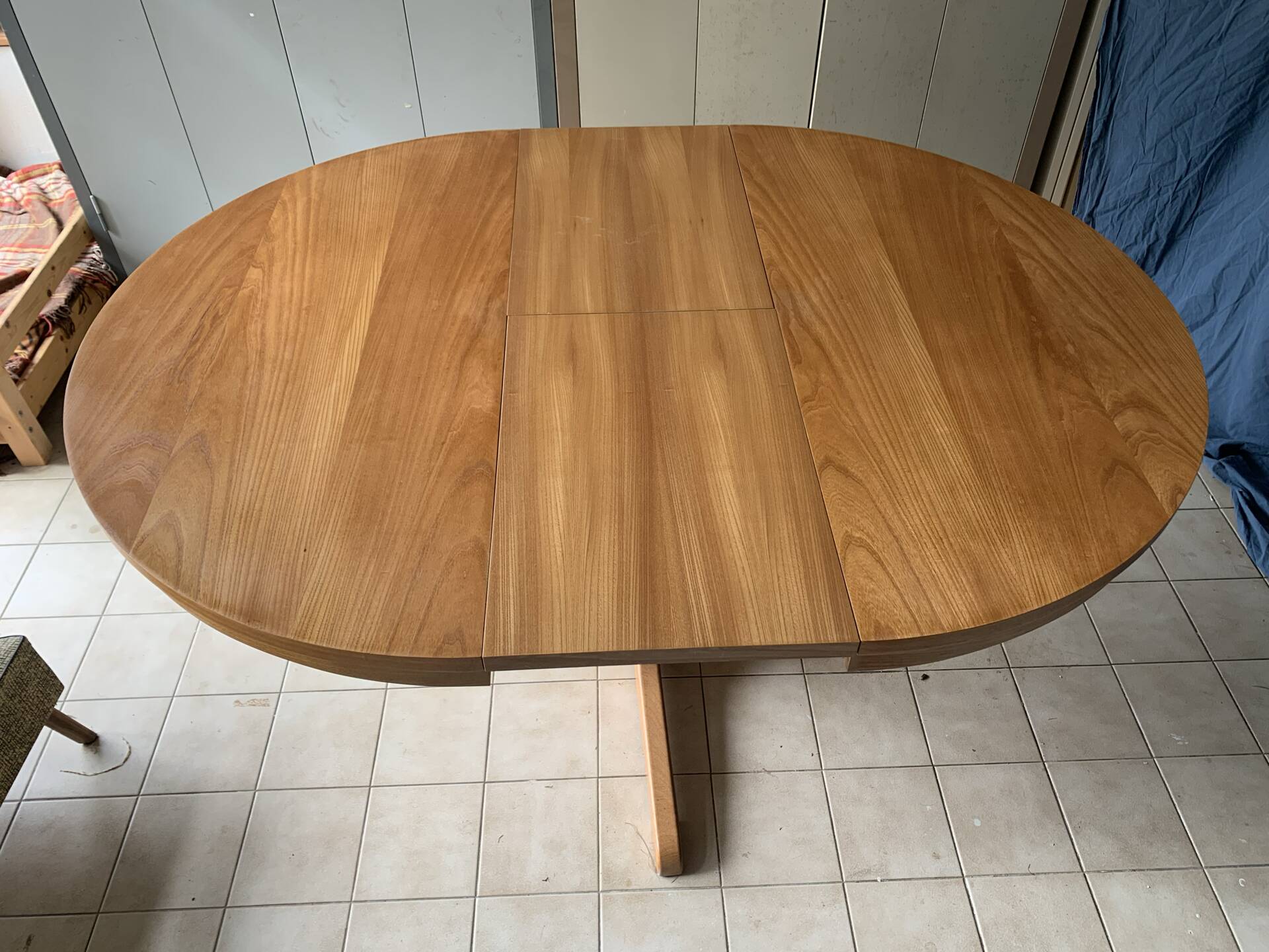 Table ronde en bois avec piétement style Baumann