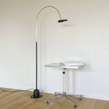 Tablet with chrome and white lacquered wheels