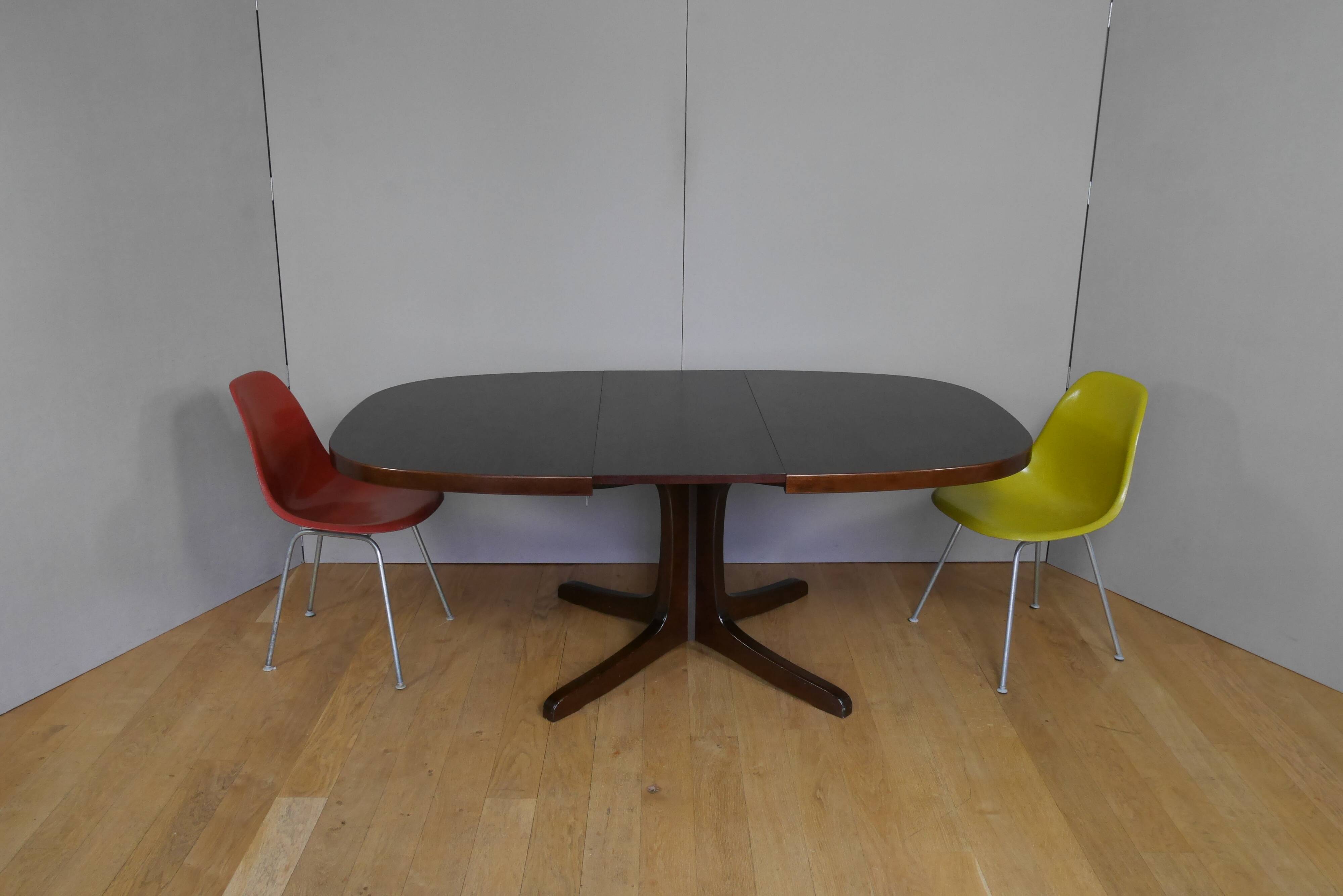 Oval elm table with extension cords