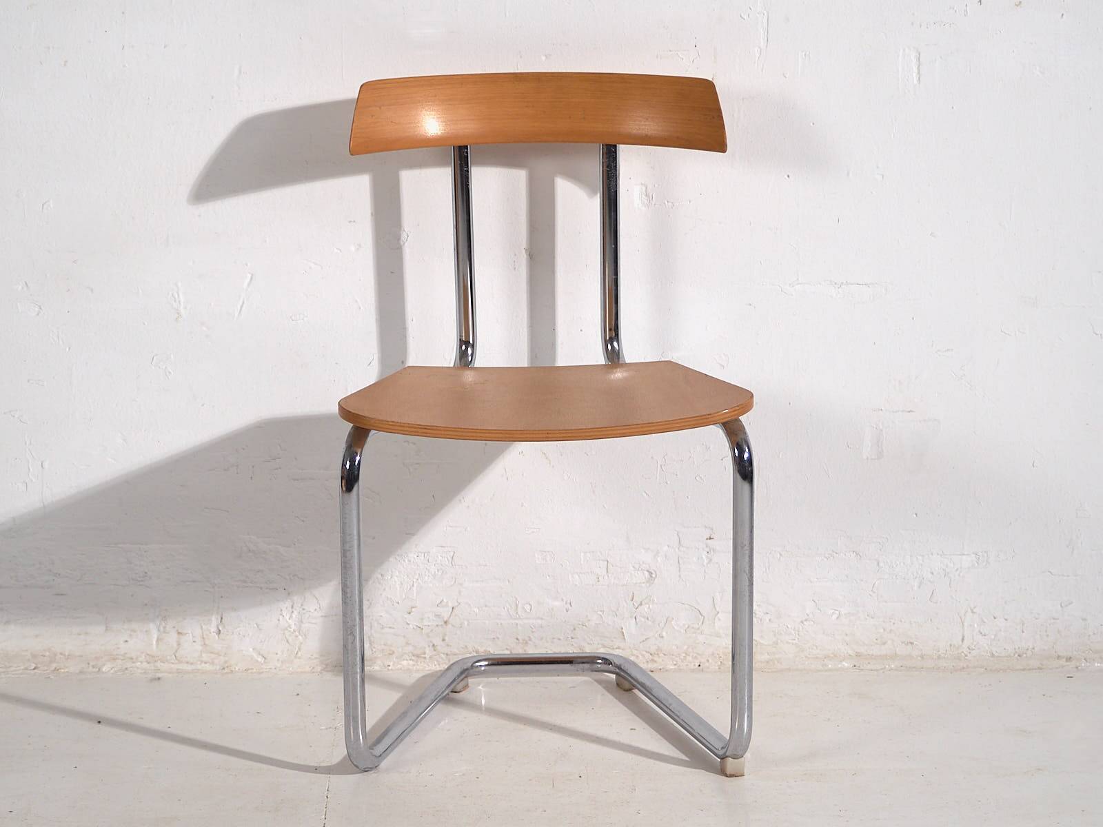 Vintage industrial style chairs (c.1960). Set of 4 pieces