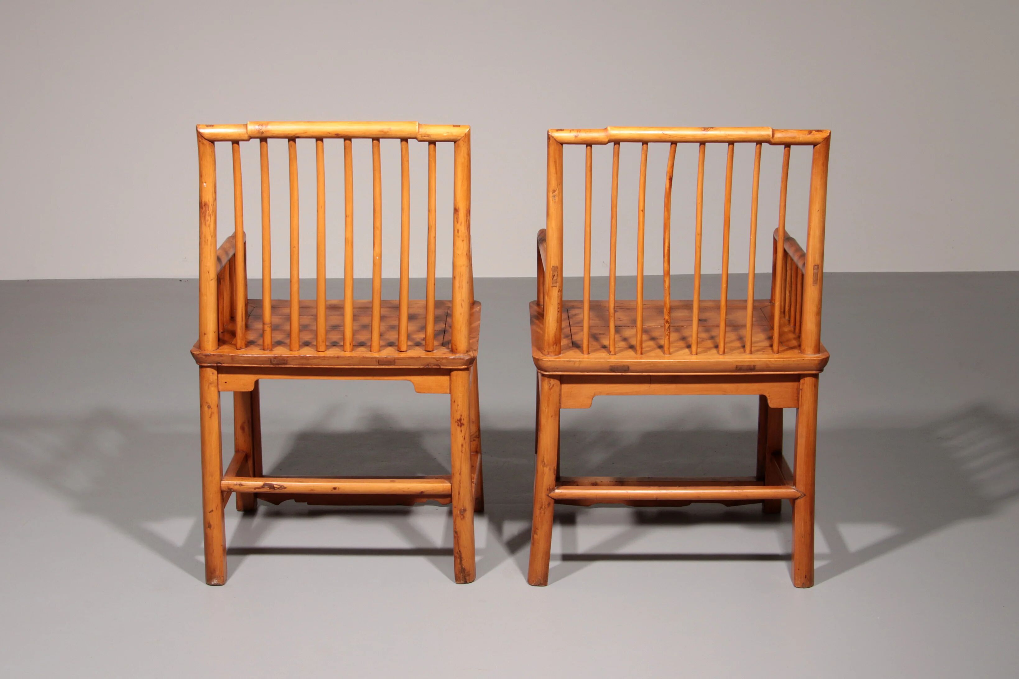 Rare Hongmu comb-back armchairs, hand-carved, late Qing dynasty, Asia