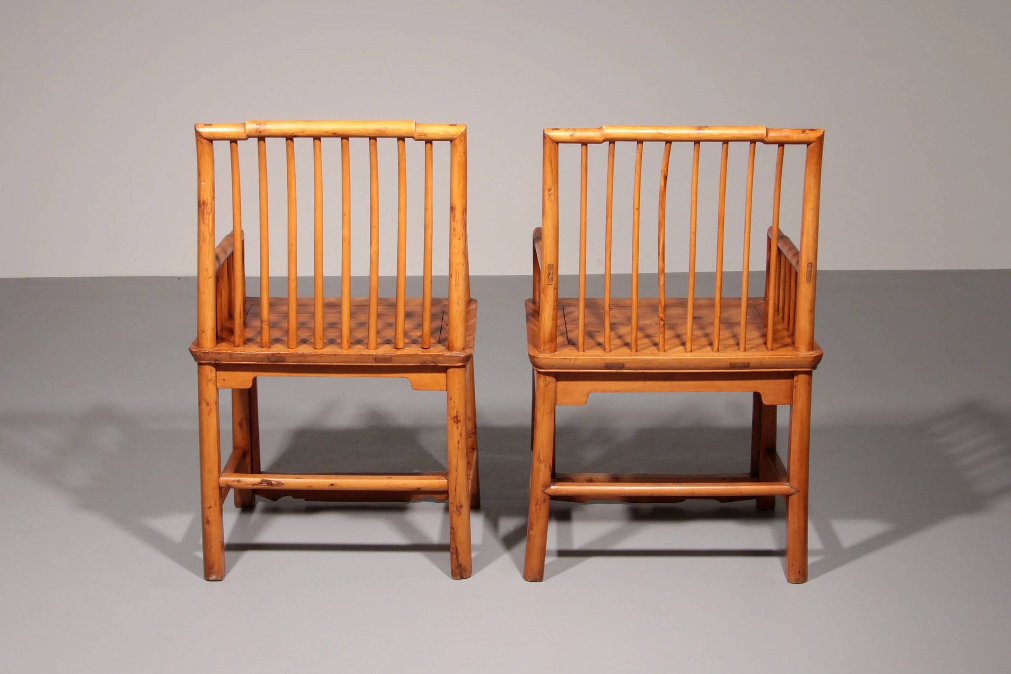 Rare Hongmu comb-back armchairs, hand-carved, late Qing dynasty, Asia