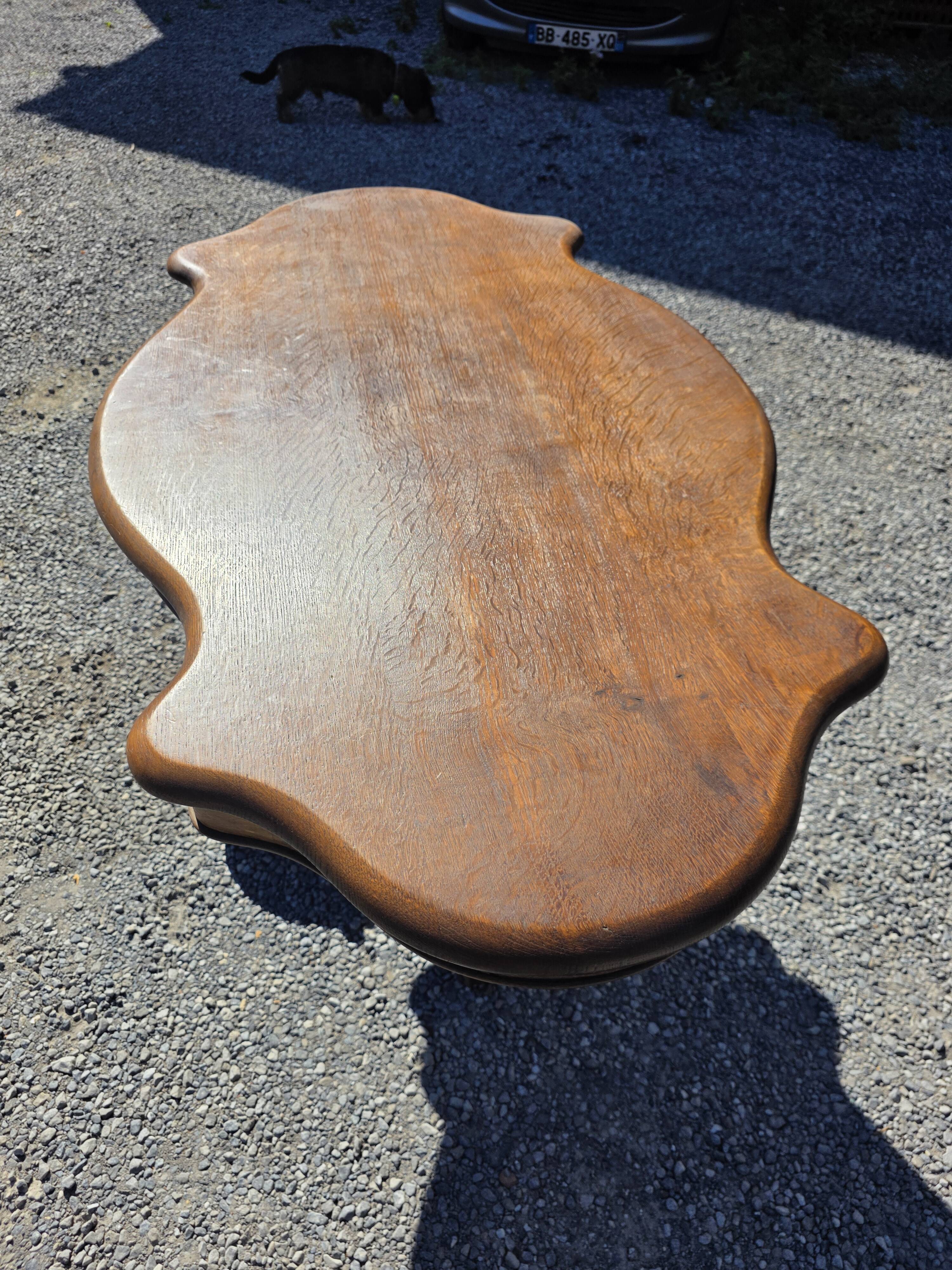Antique round table in solid oak