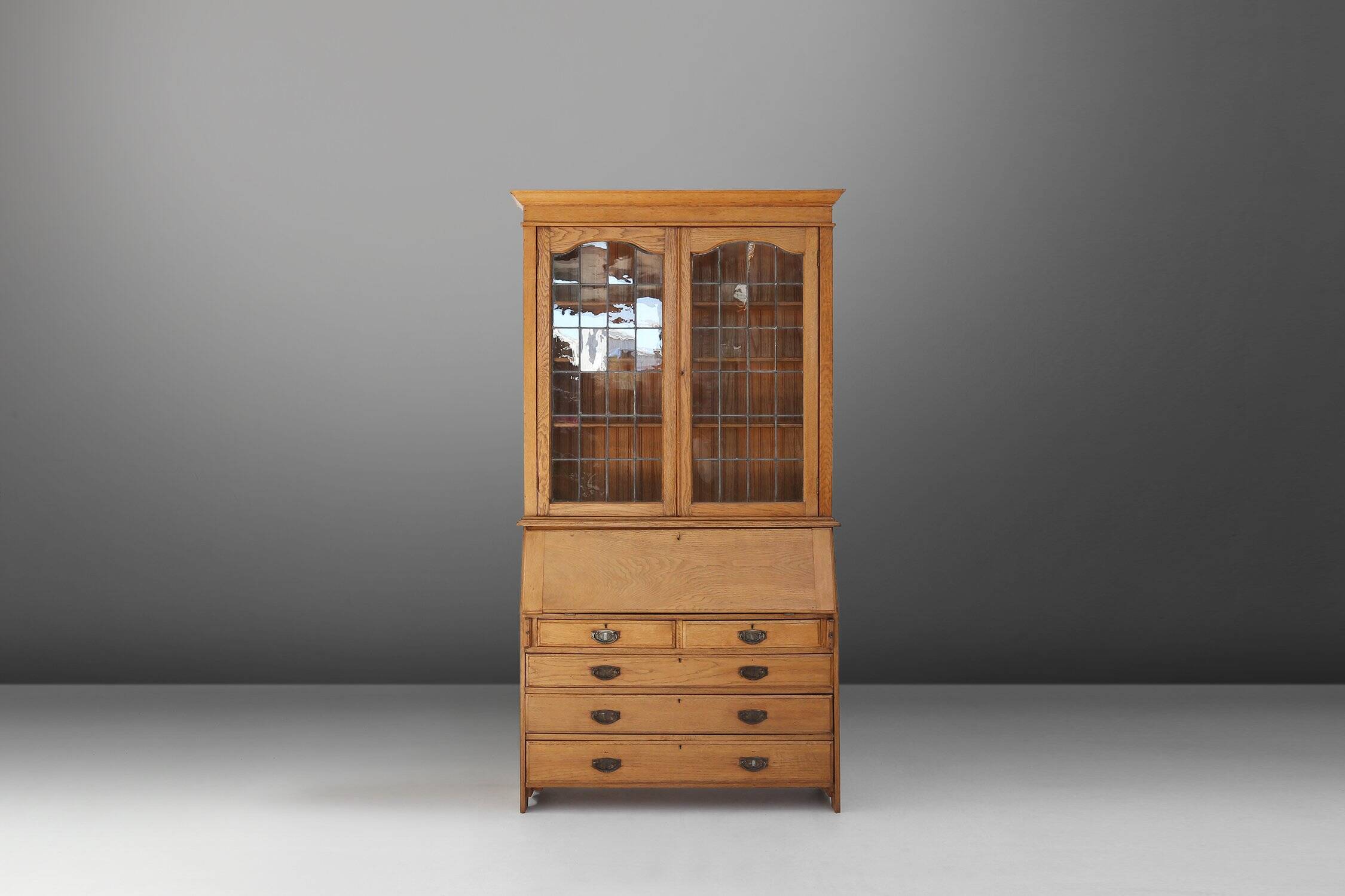 Secrétaire-bibliothèque de style Arts and Crafts anglais, vers 1910