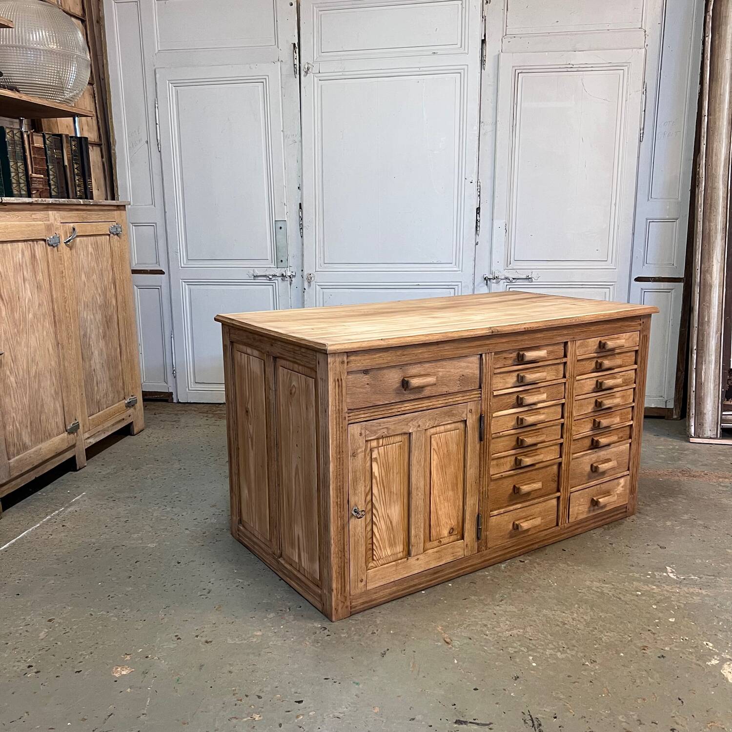Jeweller's counter with drawers furniture