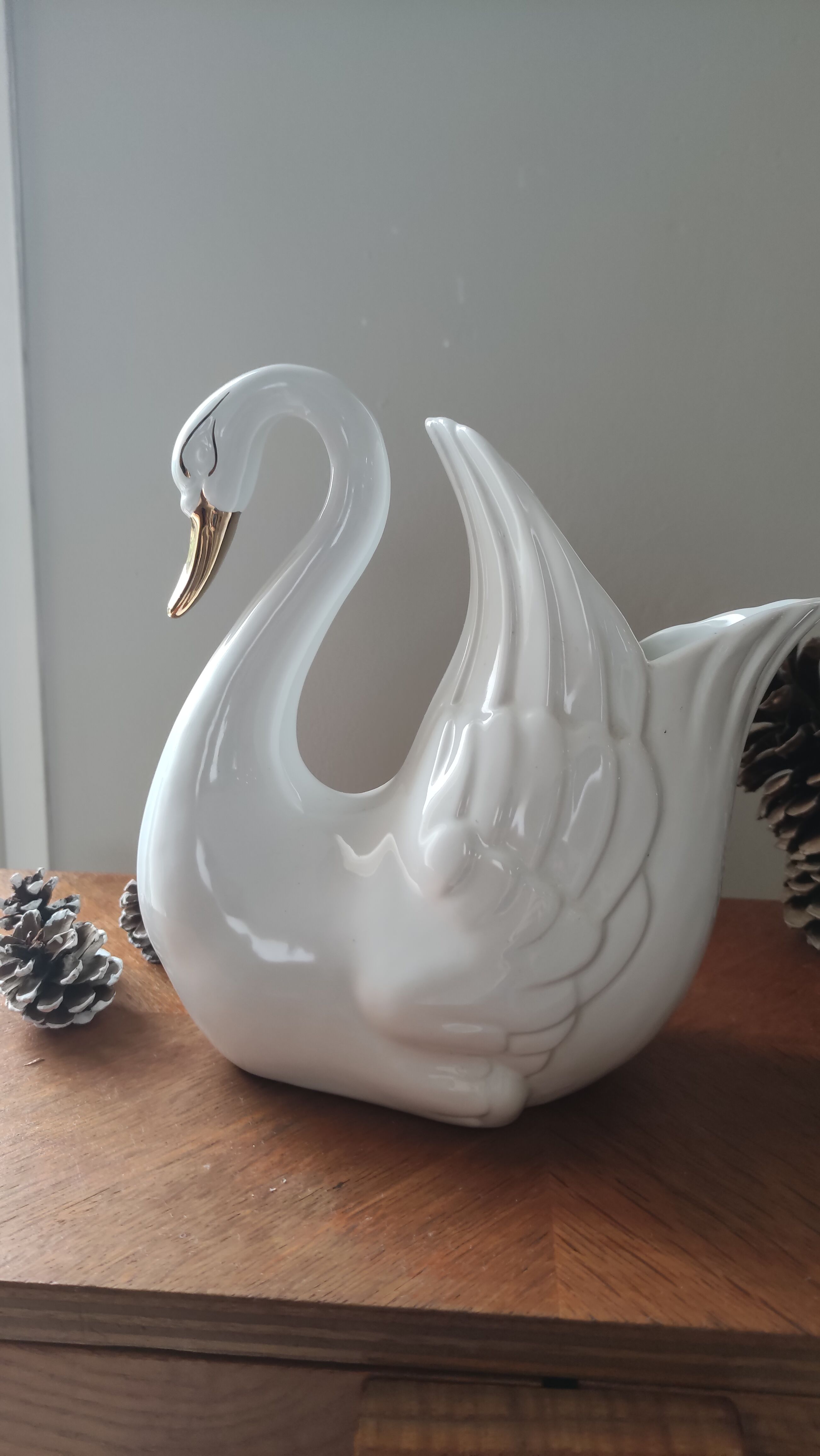 Vase or swan pot cover