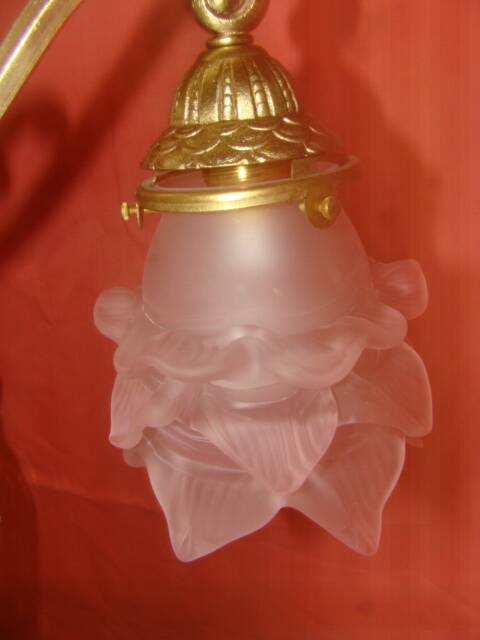 Art Deco period chandelier (1925) with four light arms.