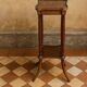 Table d'appoint de style Louis XVI en bois et placage