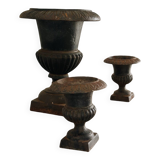 Lot de trois vases Médicis en fonte