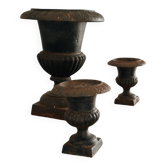 Lot de trois vases Médicis en fonte