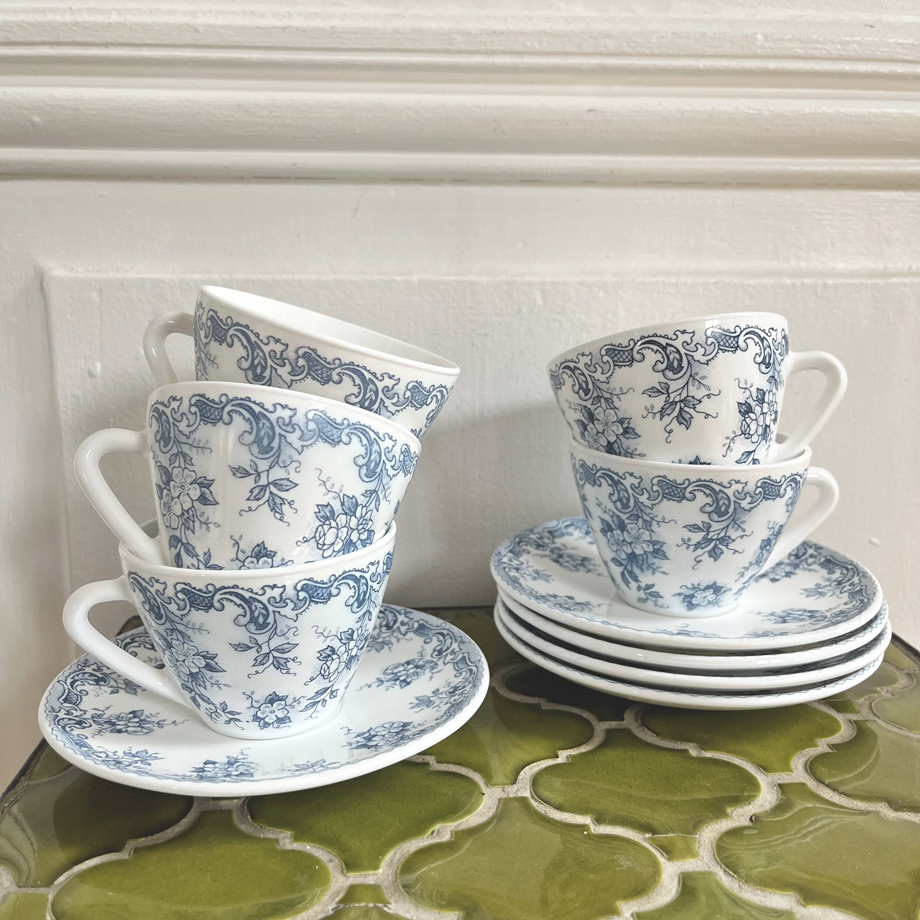 5 coffee cups with blue flower decor from the 70s