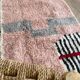 Tapis berbère beni ouraine en laine naturelle à motifs colorés