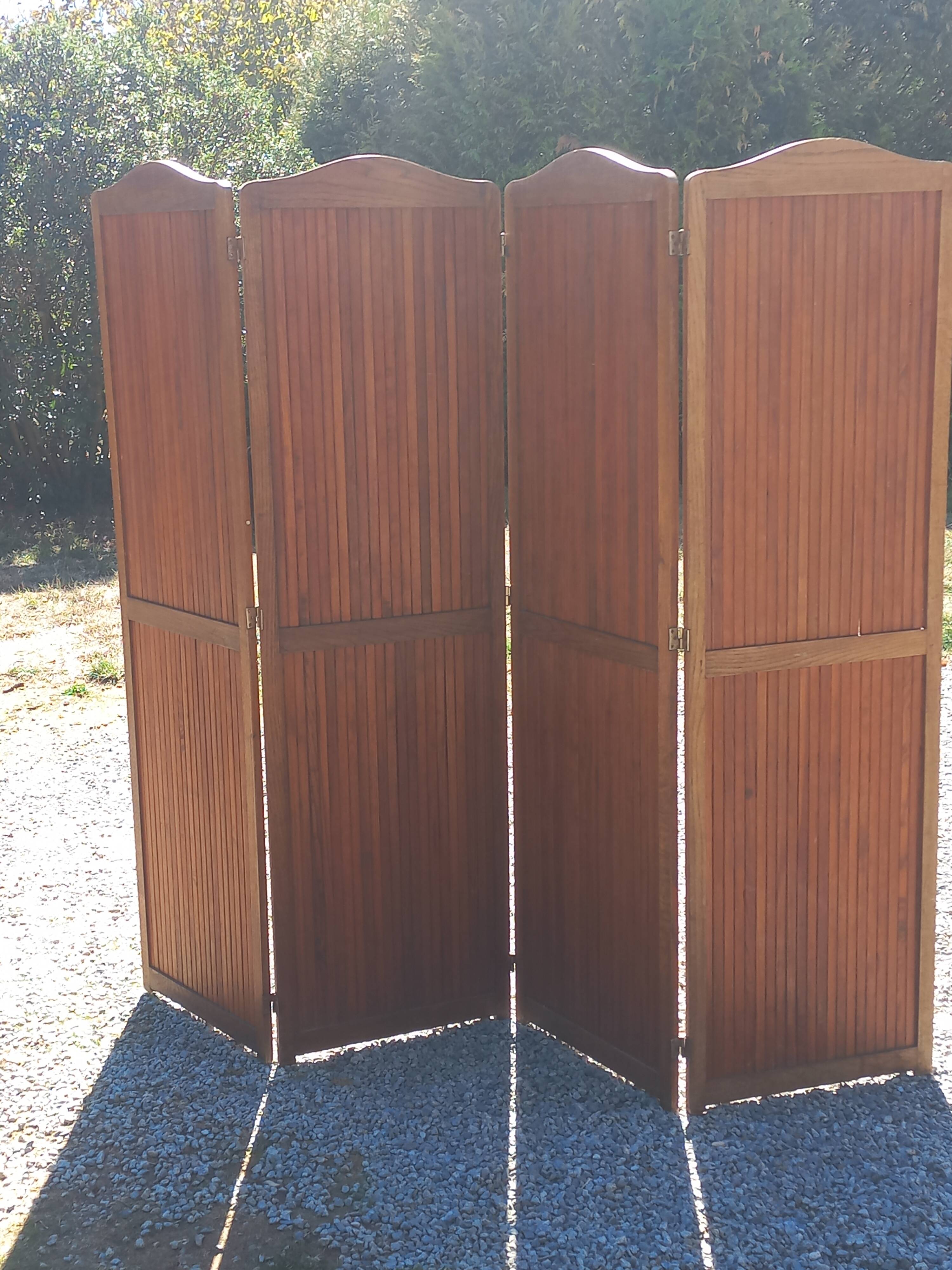 1930s bistro screen with slats