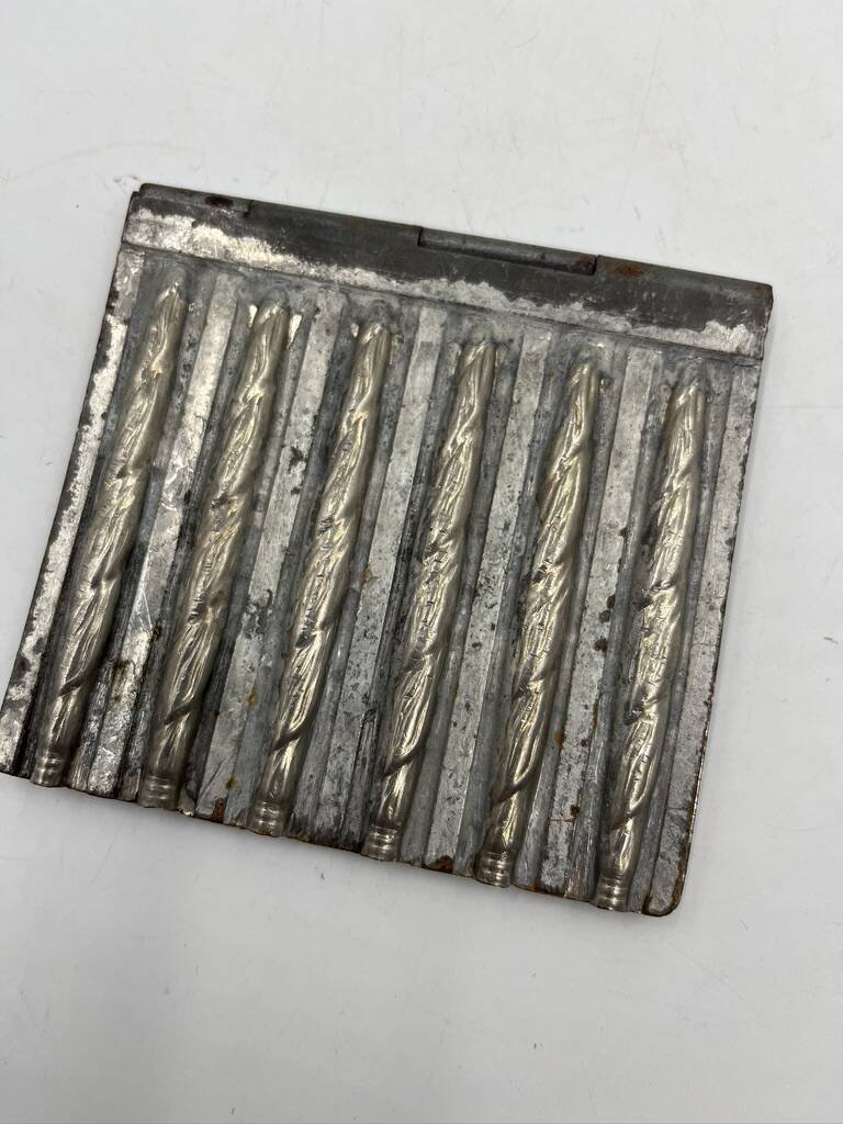 “Baguette” hinged chocolate mold