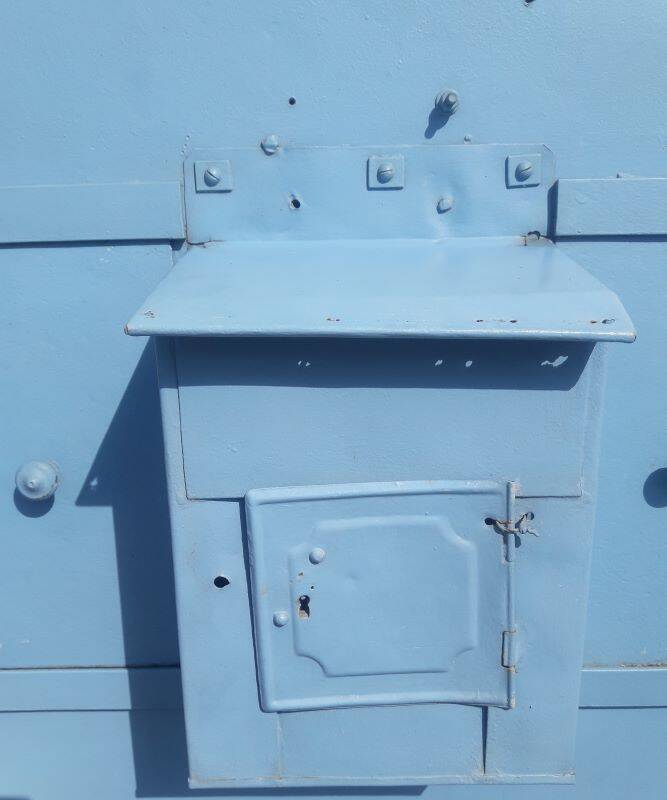 Porte portail H205xL103 ancienne en fer cintrée avec boite aux lettres