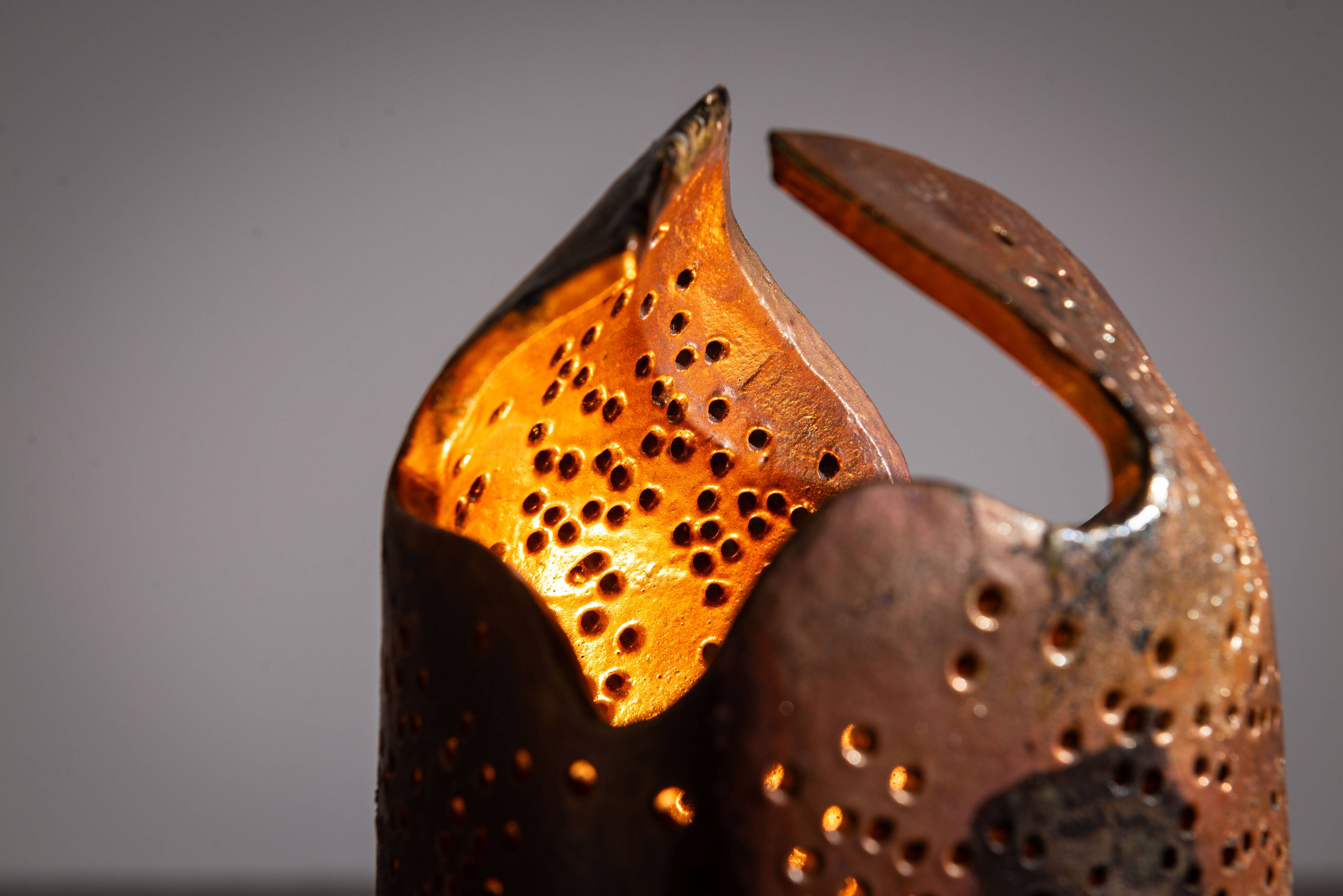 Sculptural ceramic table lamp