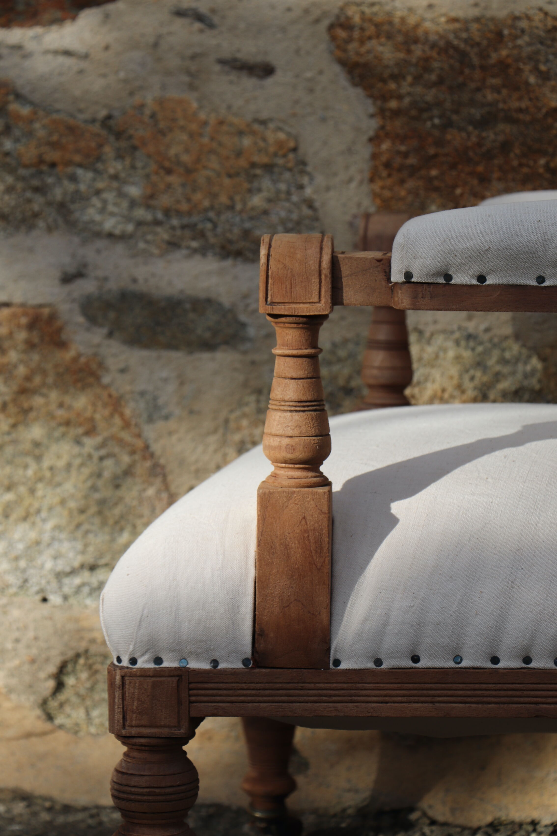 Fauteuil XIXème en bois retapissé en chanvre