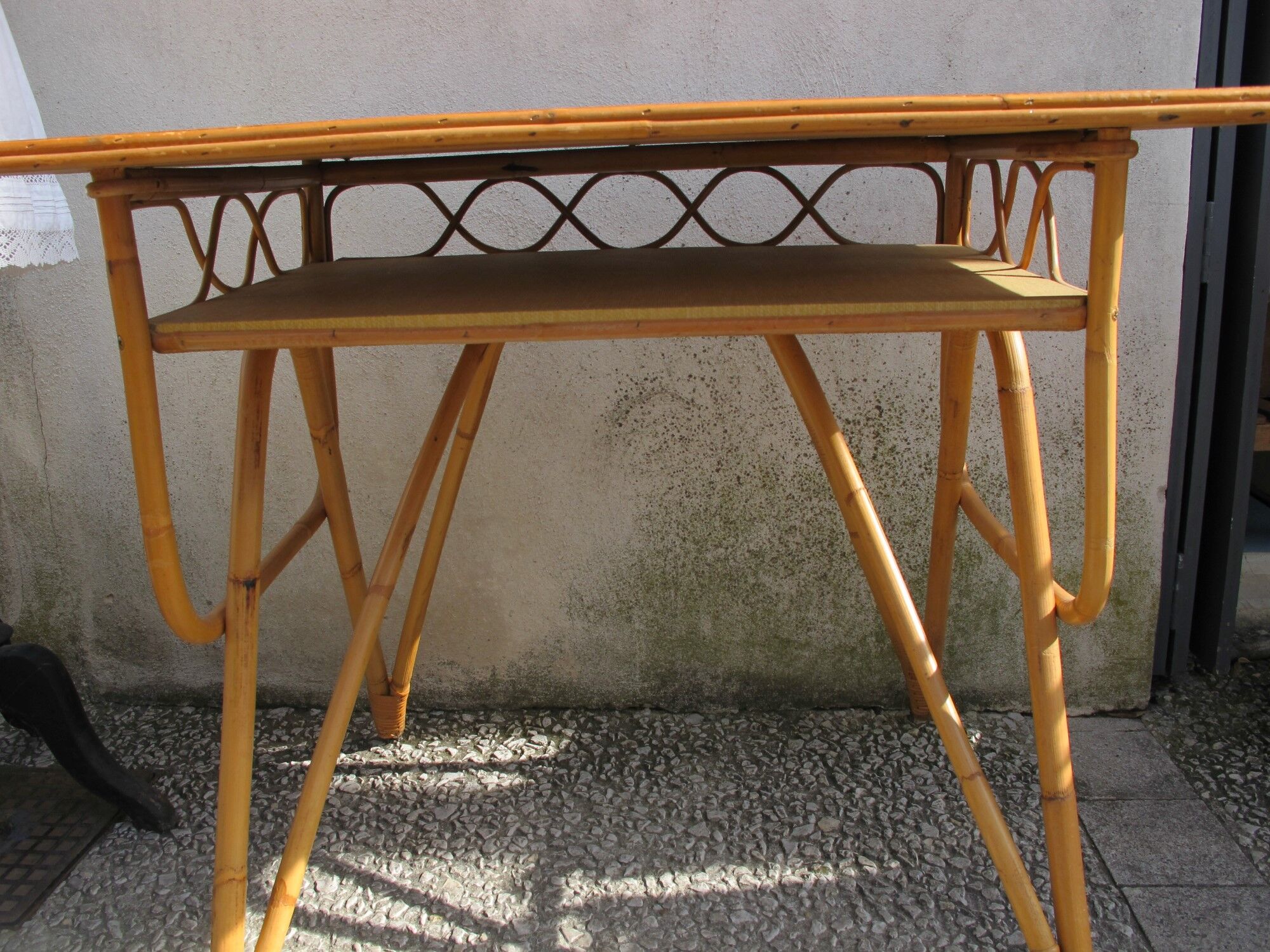 Bureau vintage en rotin