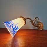 Wall light in gilded bronze and blue and white speckled glass