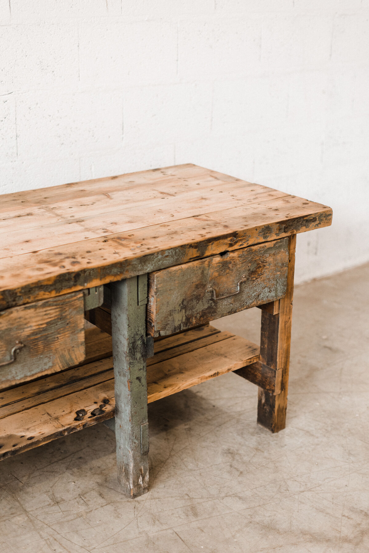 Green wooden workbench – 2 drawers