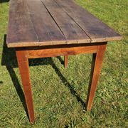 Table en bois avec un tiroir