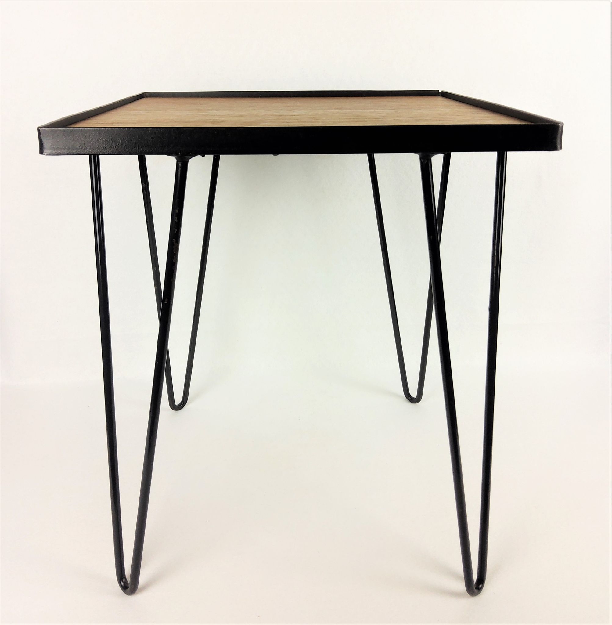 Table d’appoint chêne et métal noir 1950