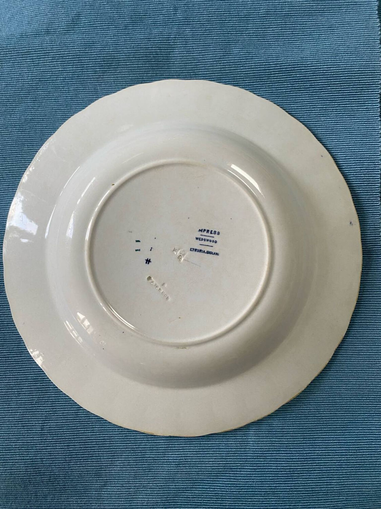 Round dish in old Wedgwood ironstone 