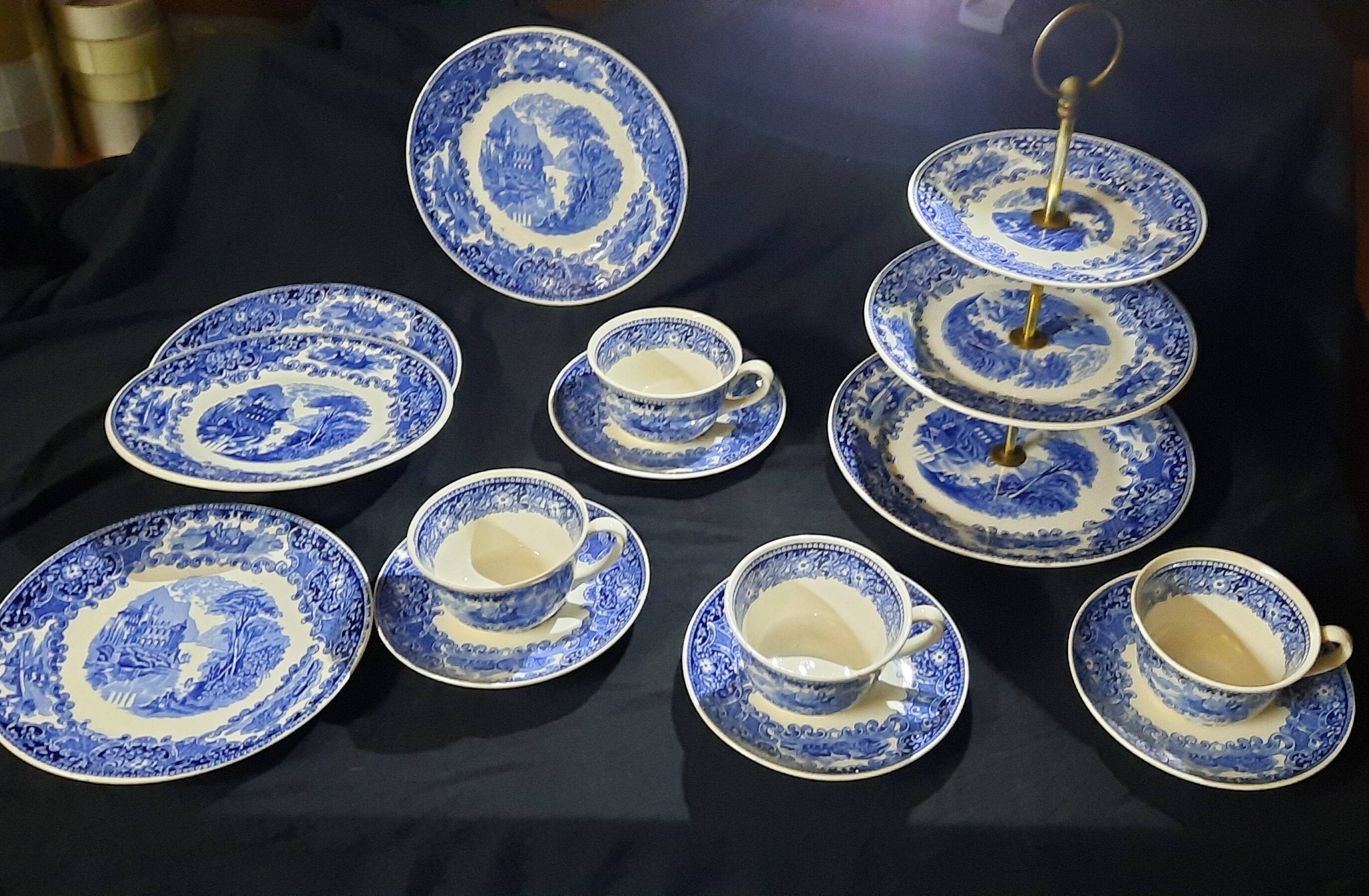 Dutch earthenware, Castillo model dessert service