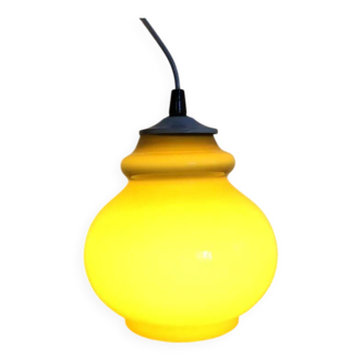 Suspension in amber opaline