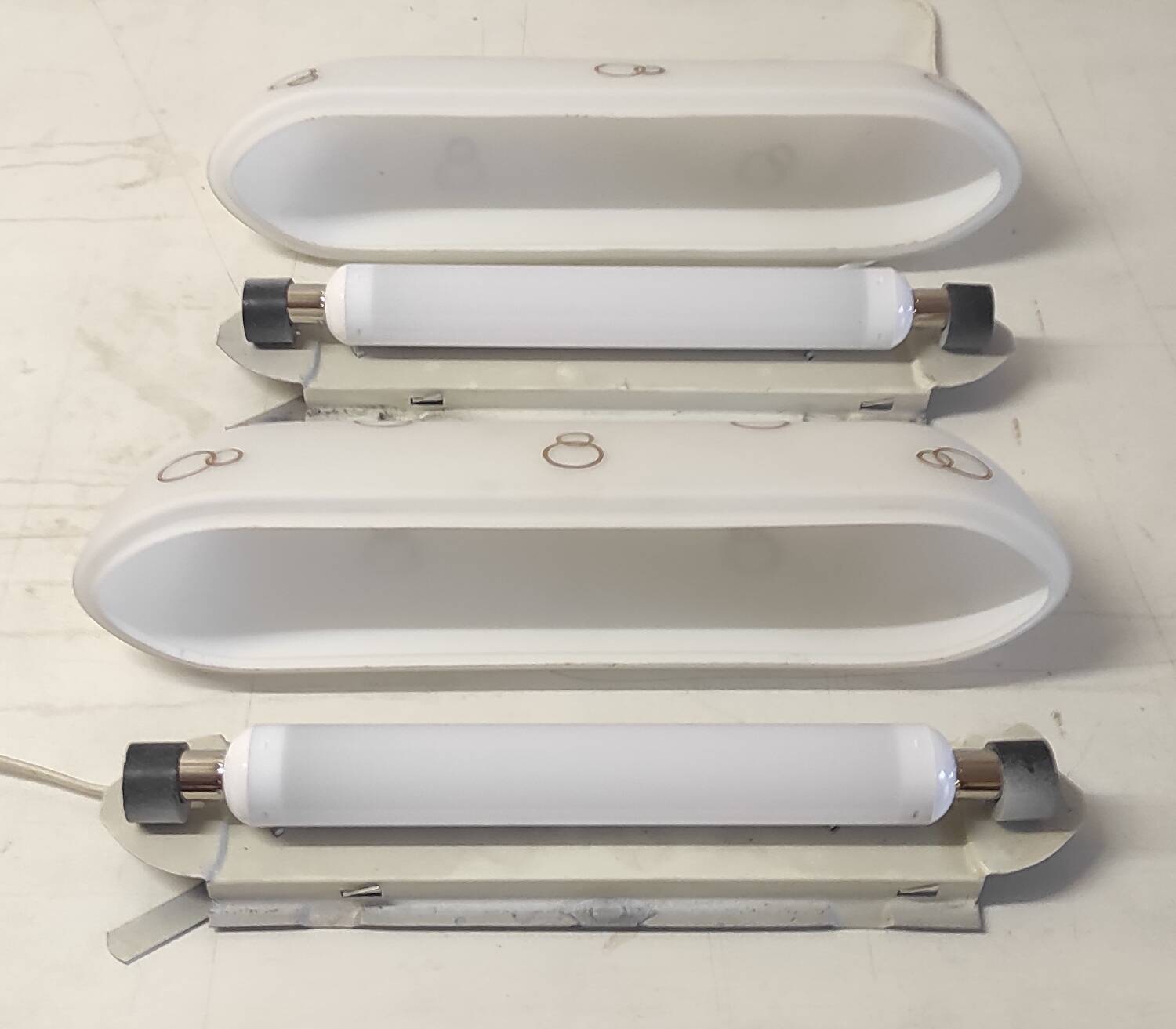 Duo of opaline glass and gold decor wall lights - 50s/60s