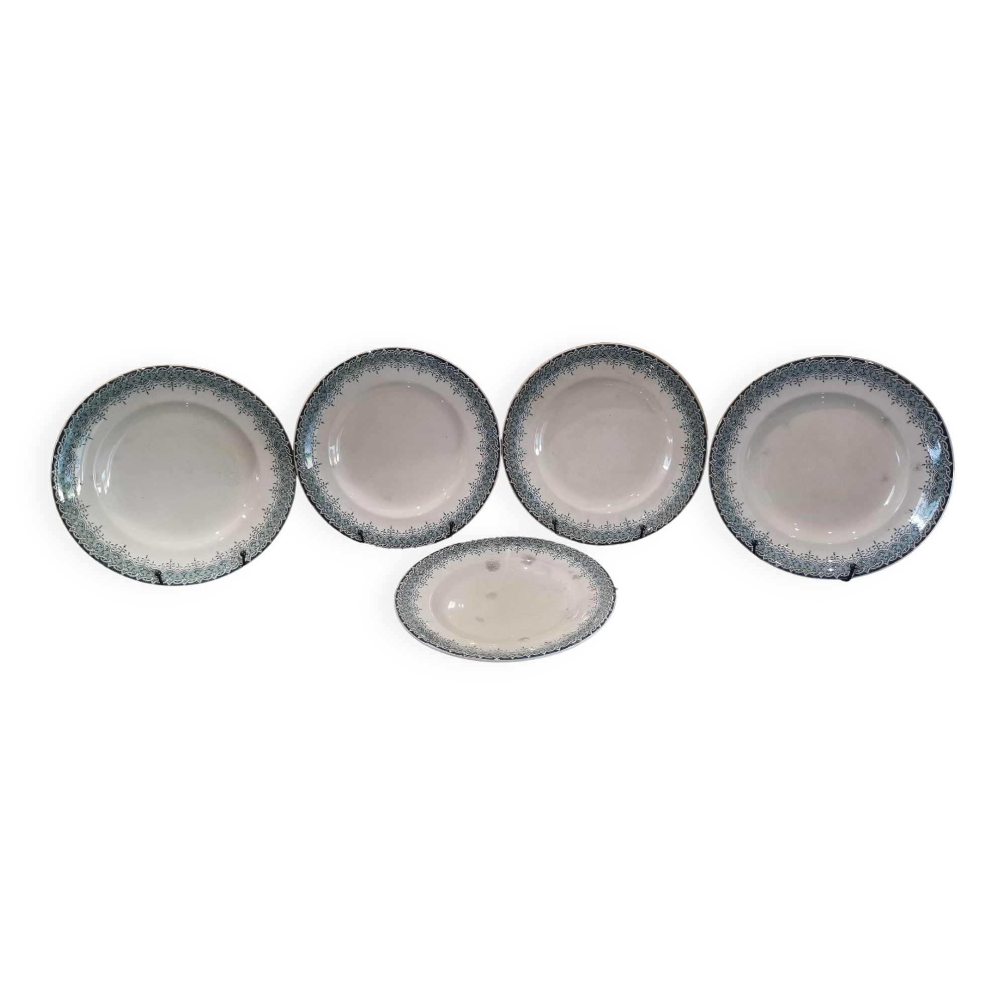 5 assiettes plates en Terre de Fer, faïence de Longwy modèle "Suzanne"