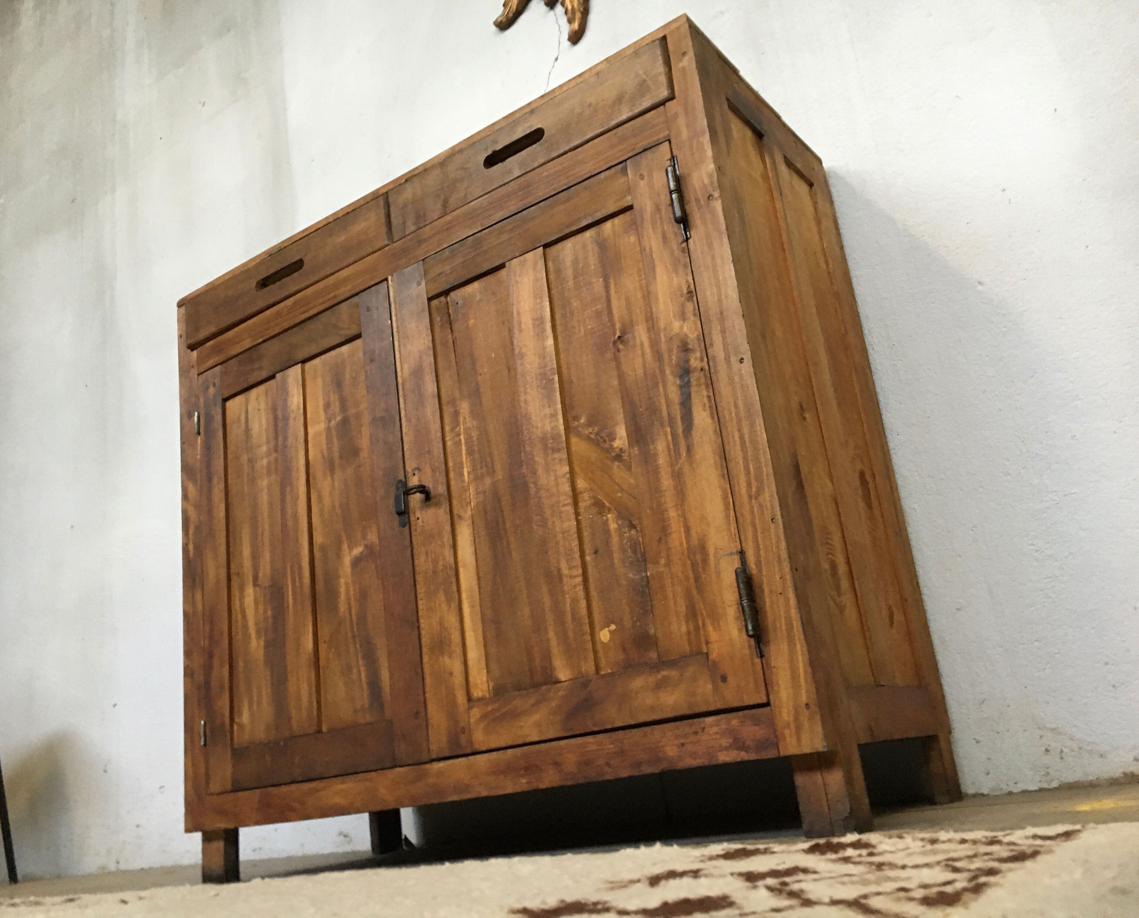Bahut buffet parisien du XXeme siècle 1900 en bois massif (hêtre)
