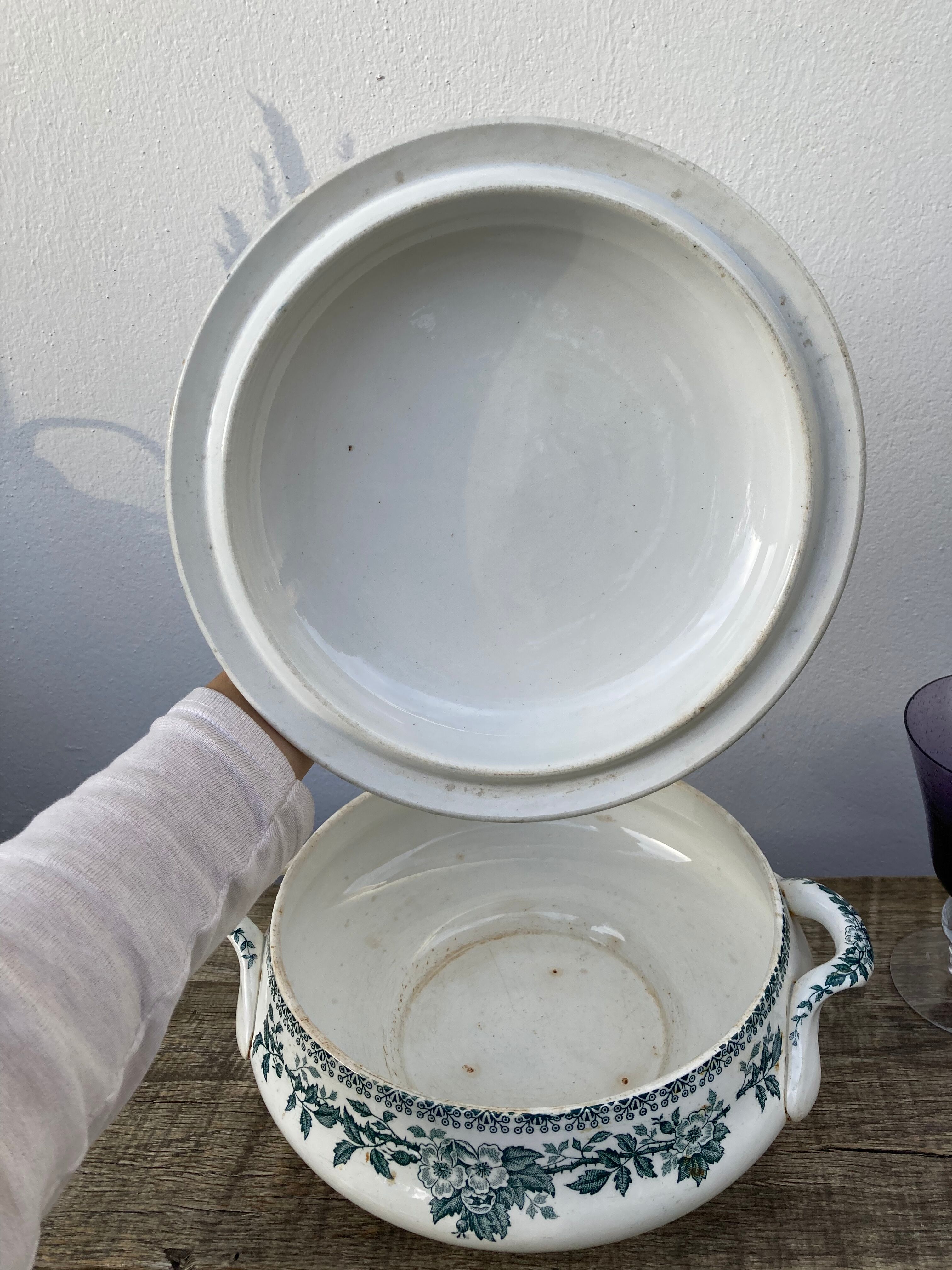 Iron earth tureen Saint Amand Guadeloupe ancient ceramic