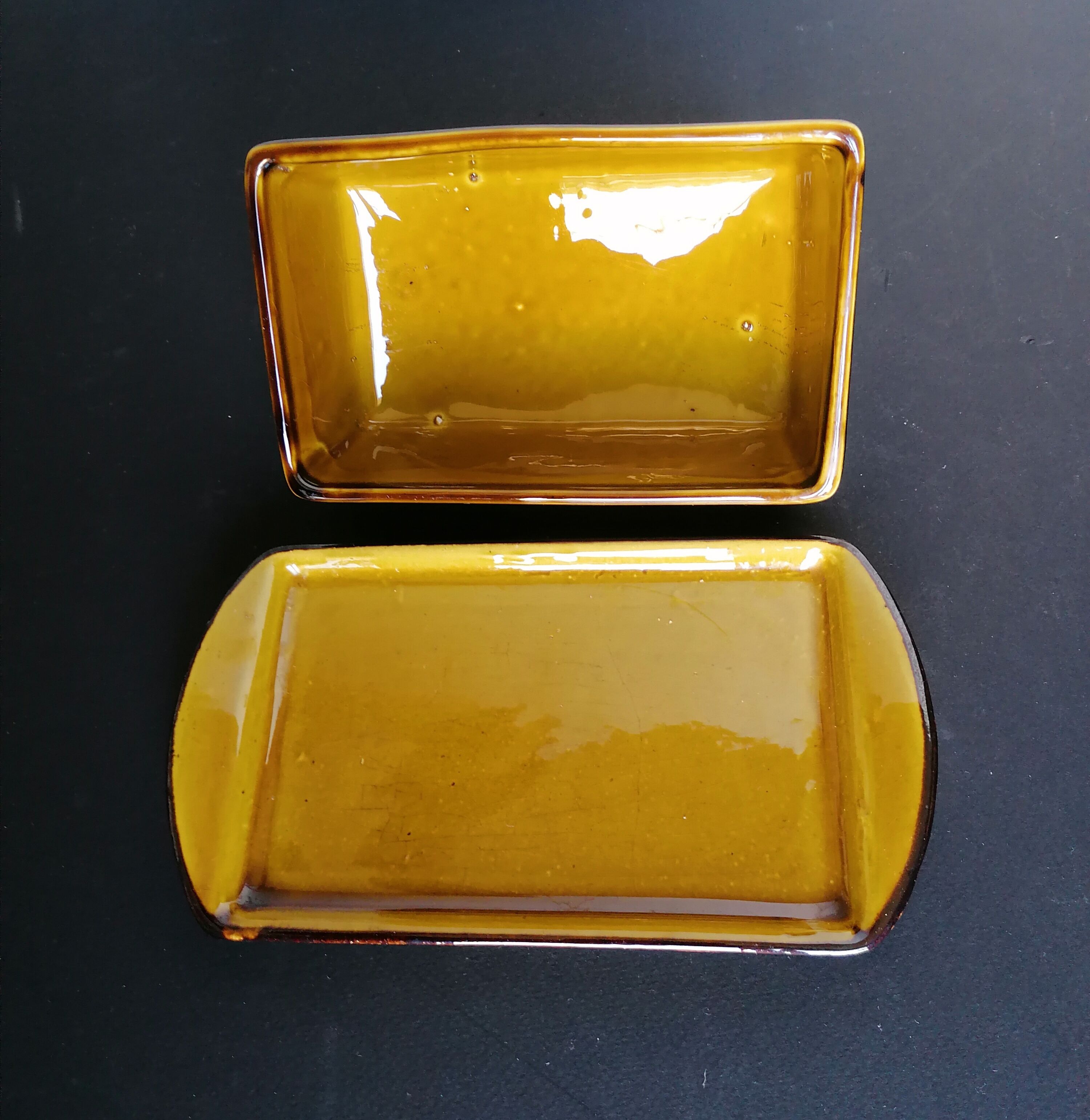 Butter maker in enamelled slurry