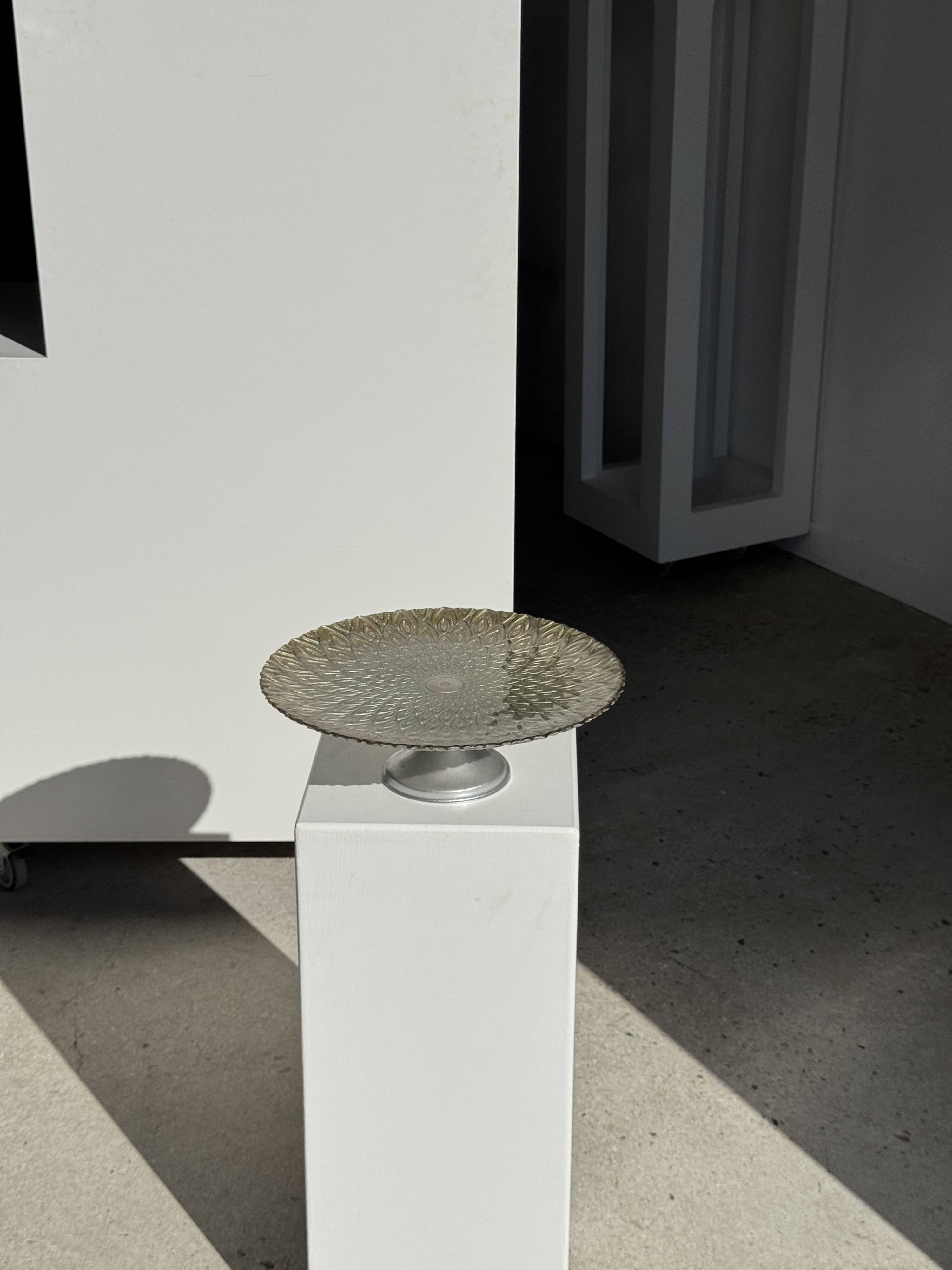 Cake stand on pedestal in glass with peacock feather effect D33 H10