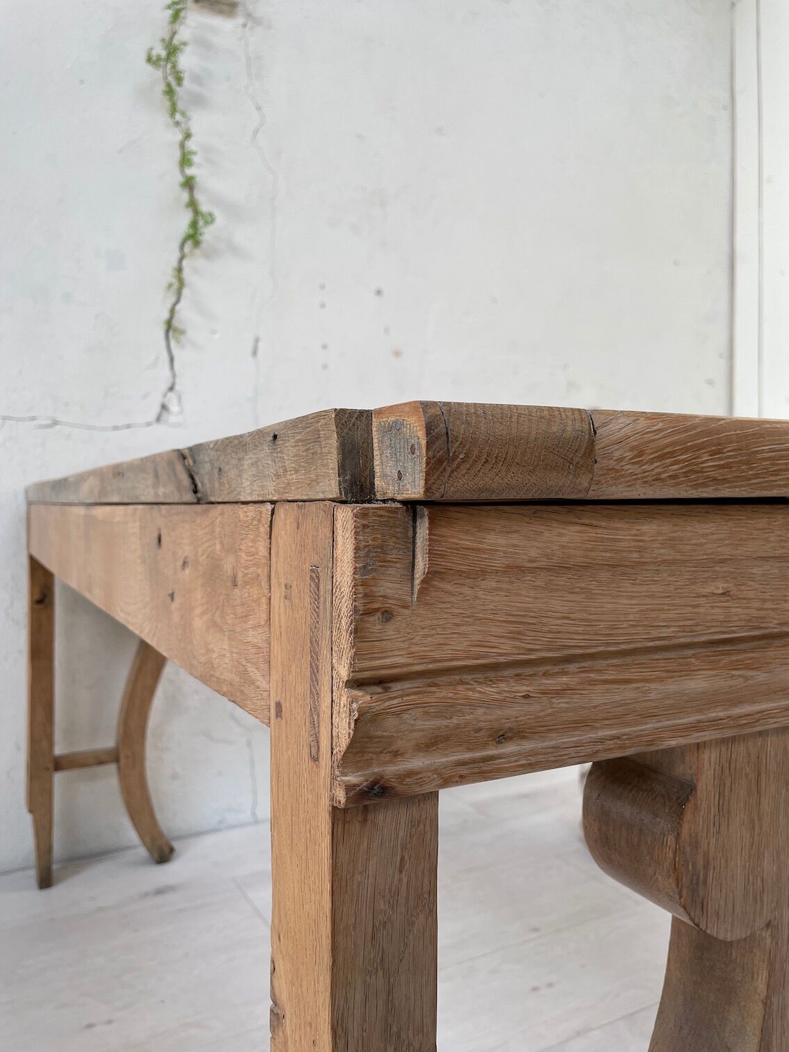 Raw oak butt console