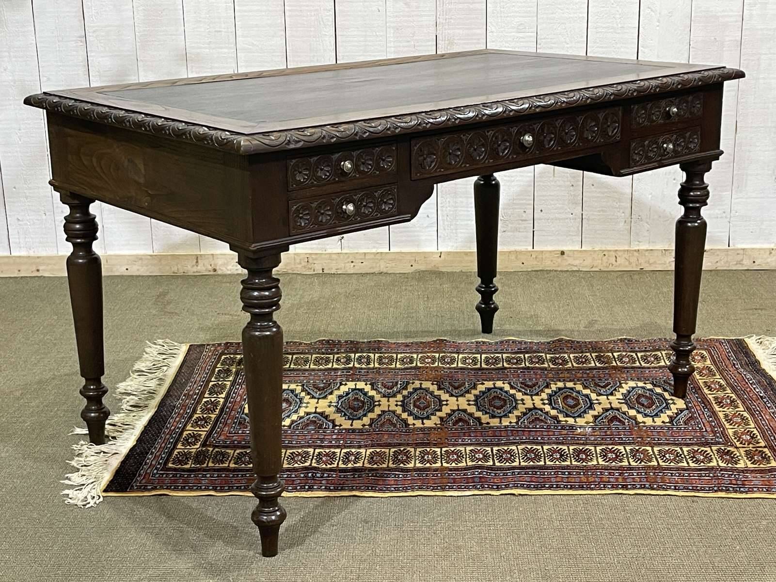 Breton desk in chestnut wood from the early 20th century.
