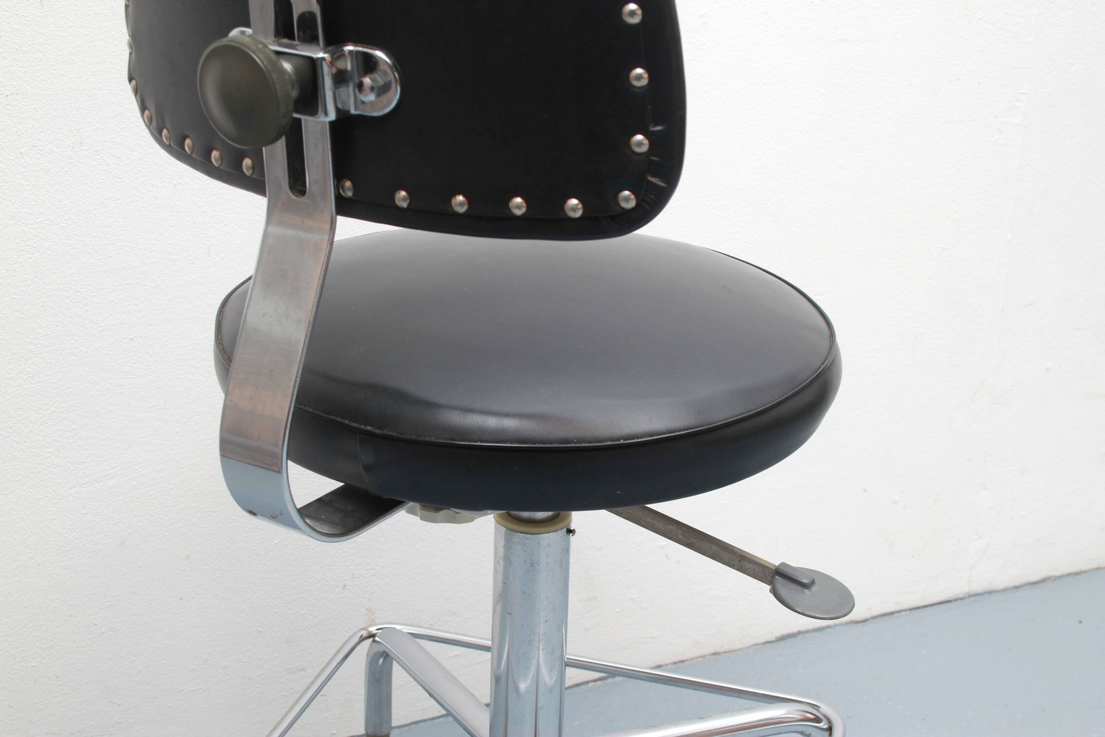 1960s office swivel chair in black