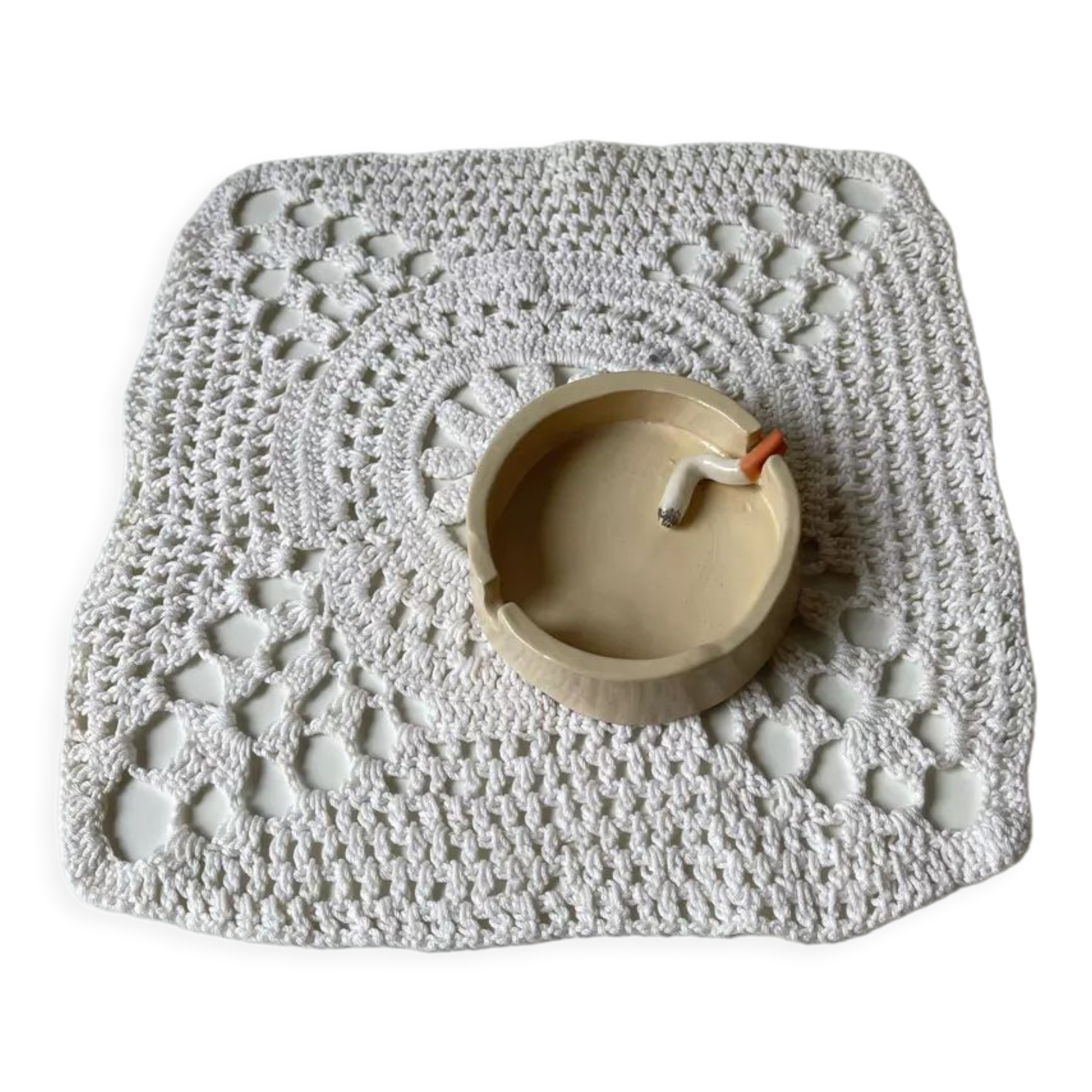 Ashtray deceived the handmade eye in sandstone