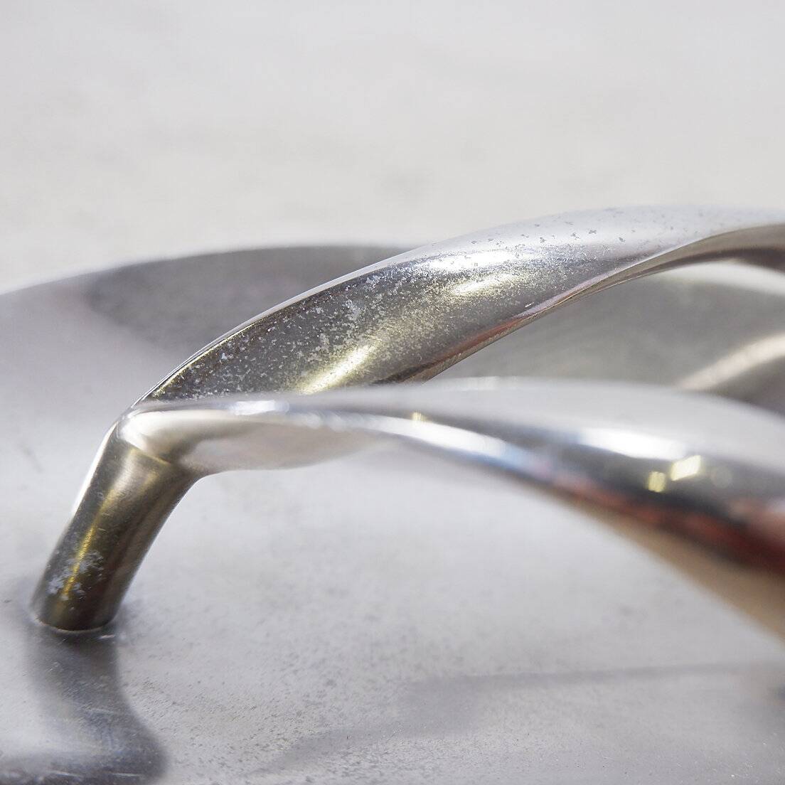 Aluminum pocket emptier flip flop