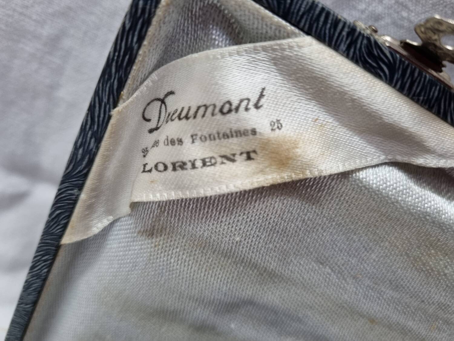 12 horn & silver knives