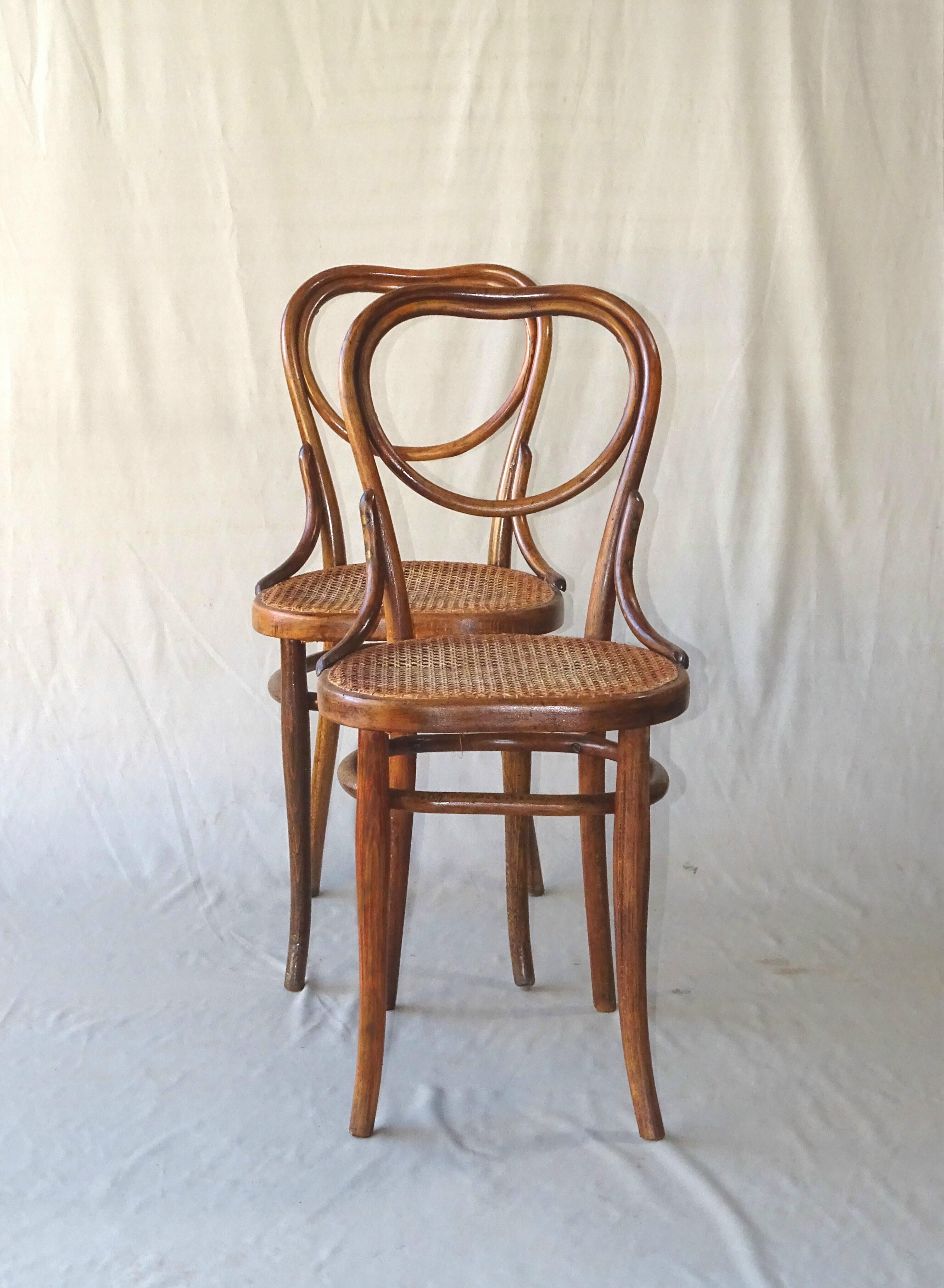 Chaises Thonet n°28 de 1900 cannées " cœur"