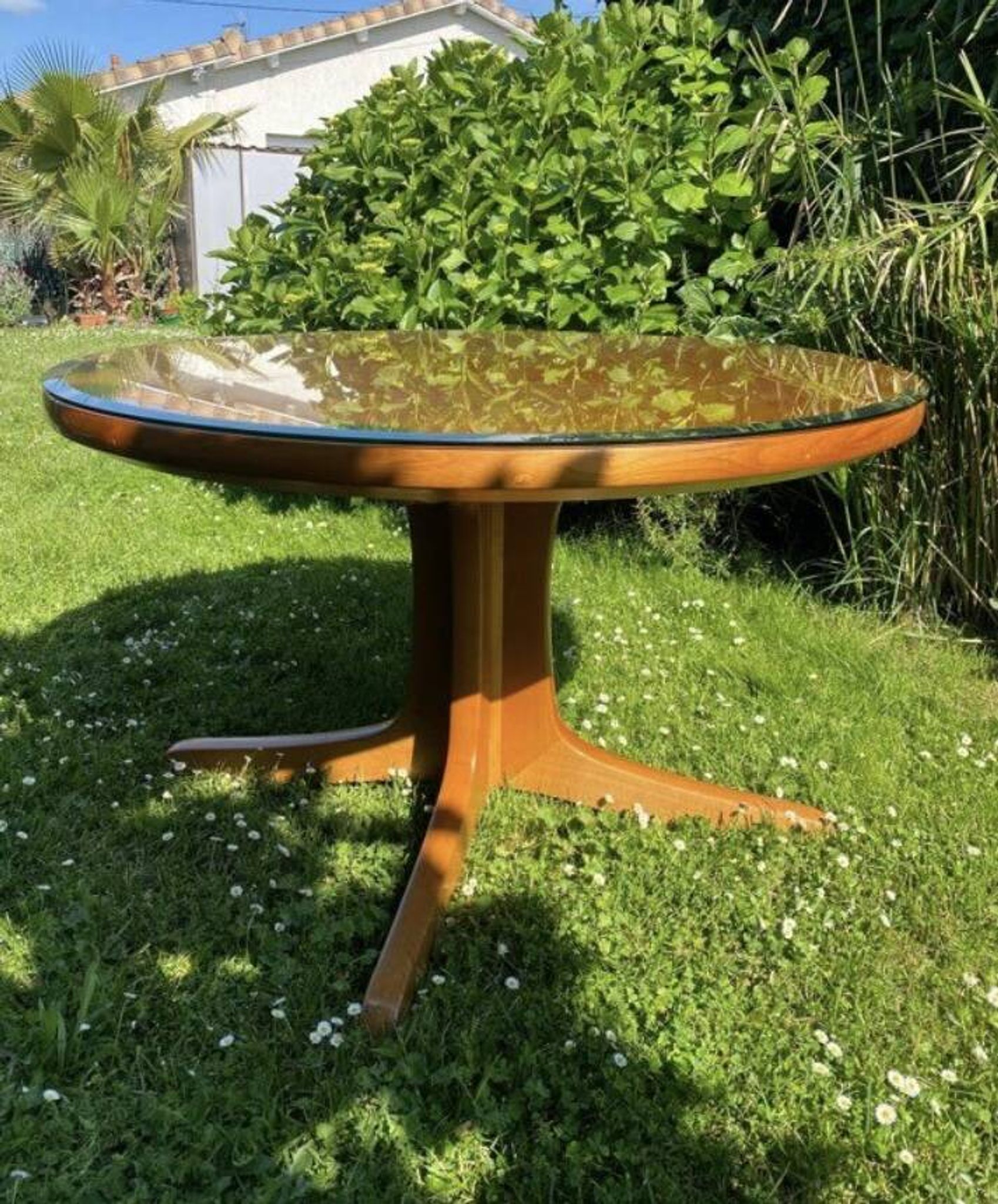 Baumann Scandinavian style 60s round table