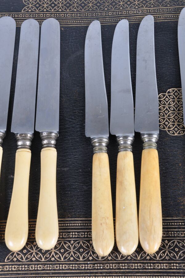 Couteaux anciens, manche en ivoire