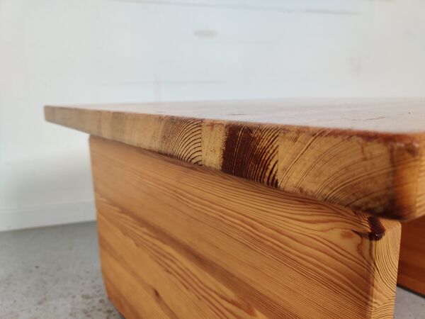 Table basse brutaliste en pin massif années 80