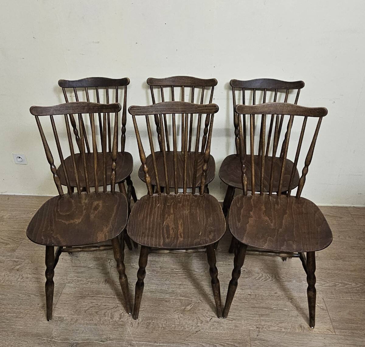 Set of 6 wooden chairs – bistro style - western / vintage