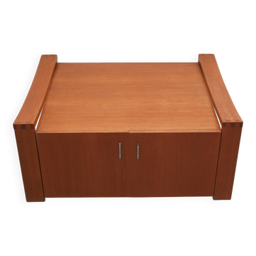 Table basse des années 1970 en chêne avec rangement