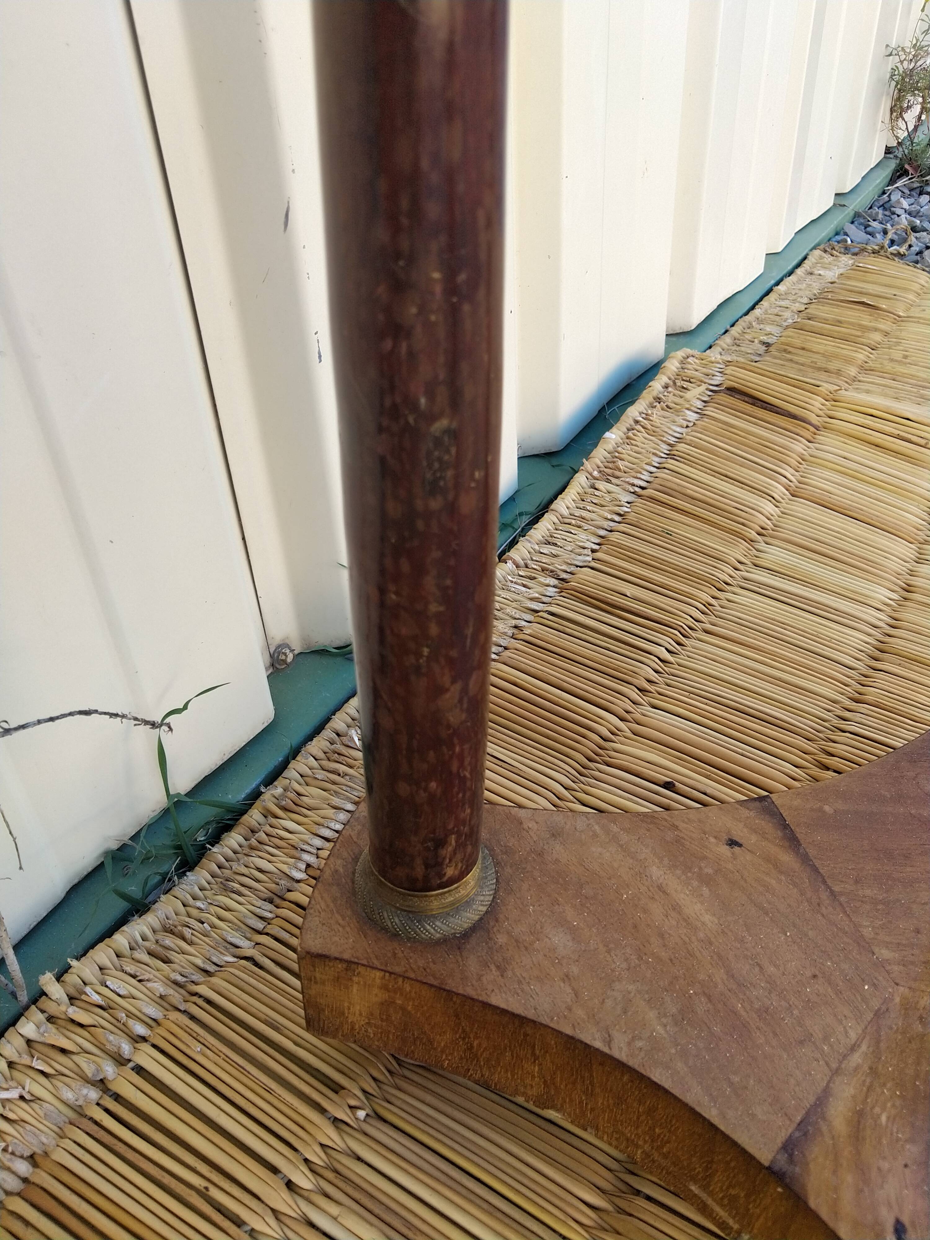 Pedestal table worsens